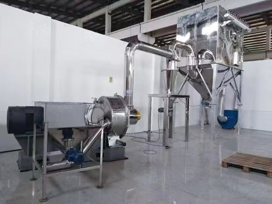 300目玻璃陶瓷用鋰輝石粉磨粉用什么機(jī)器？